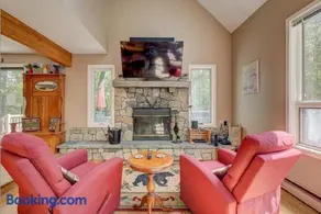 Mountain and Lake Getaway - Image 4