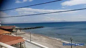 FANIA 2 ROOMS in FRONT OF THE SEA - Image 1