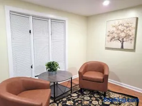 Nice big house with parking, king bed, yard - Image 2