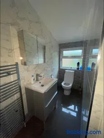 Large Double Room On Ground Floor with Free Parking, Workspace & Superfast WiFi - Image 5