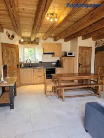 Maison charmante à Alleuze - 90 m² avec terrasse - Image 1