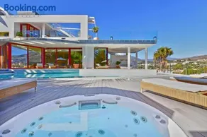 Luxury Villa with Jacuzzis near Puerto Banús - Image 1