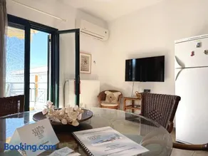 Electra's Beach Front Apartment in Nea Skioni - Image 3