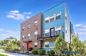 Luxury Home with Rooftop City and Mountain Views Includes Huge Rooftop Patio with Daybed and Firepit - Image 2