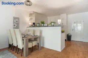 Group-Friendly Stay in Tilburg Walk to 013 - Image 5