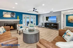 Huntington Beach, AC, Pool, Hot Tub, Detached Office, Close to Beach, Outside Entertaining Area - Image 2
