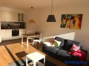 Central Garden-Mountain Apartment - Image 5