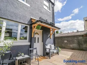 8 Bridge Street - Image 2