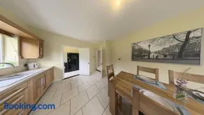 Lakeside retreat - Image 5