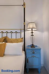 Valletta Townhouse Suite with a Maltese Balcony - Image 5