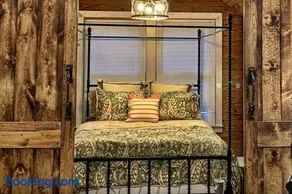 Six Keys, boutique style home! Sleeps up to 7! - Image 2