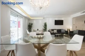 Stylish *NEW* Apartment in Alicante w/ 4 bedrooms - Image 2