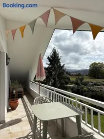 The Eira - Spacious home with lush garden - Image 4