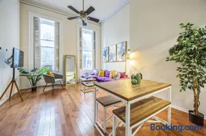 Large and Sunny 1BR Located Near Rittenhouse Square - Image 3