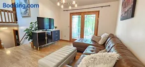 Nature's Blissful Haven - King Bed & Heated Garage - Image 4