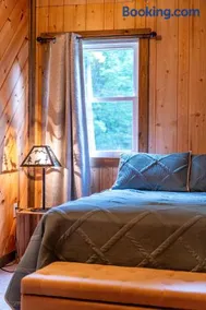 Whispering Pines Retreat - Image 2