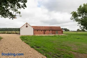 Lovely 1-bed studio & bathroom in converted barn near Newark Show-Ground - Image 3