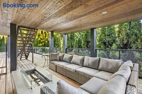 Elegant West Vancouver Estate with Ocean Views - Image 3