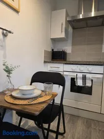 1 bed flat, free parking, canalside, sleeps 2 - Image 2