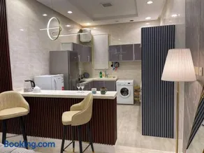 سُكْنَى خصوصية عائلية بفخامة متناهية وبدخول ذكي النفل - Image 5