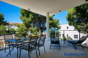 Apartment STINA in a Villa by the Sea - Image 2