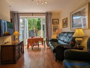 Sherlock's Moray House -Idea long stay for contractors & family Two bedroom mid terrace 3 beds 2 sofa beds Sleep 5 Working facility Free WiFi TV & private parking Enclose rear garden dog friendly Sainsbury's & takeaway pubs in walking distance - Image 4