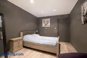 Entertaining Studio - Image 1
