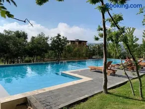 2 BD Chalet In Redrock With Beautiful Garden - Image 2