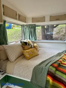 Castlemaine Gardens Vintage 60's Caravan - Image 1