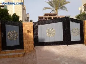 7B Chalet 4 bedrooms basement114 b on the pool green beach - Image 2
