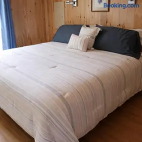 Cozy Coastal Hideaway with Harbor Views - Image 2