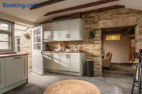Homestead - Cosy Cotswolds Cottage with Hot Tub - Image 5