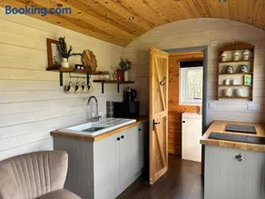 Oakies Farm Stays - Image 2