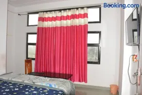 Hotel Holiday - Image 1