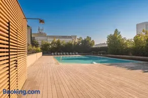 GiaxTower Bright Space 6th Floor Gym Spa & Pool Multiple Apartments 15 min to Duomo - Image 2
