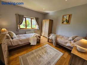 Lakefront Lodge with Hot Tub - Muscovy Lodge - Image 4