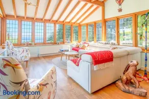 Greenhill Cottage Sea Views with Thatched Charm - Image 3