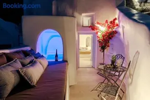 Blue Art Caves - Lunar Sea Suite - Image 2
