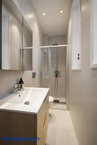 6-rooms apartment in city center w balcony - Image 4