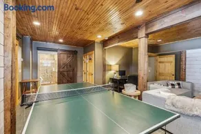 Village Lodge - Image 4