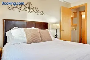 Upstairs Apartment close to Hospital - Image 3