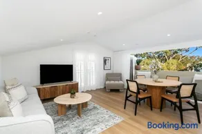 FITZ2 Kirribilli Comfort Apartment With Harbour Views - Image 2