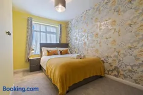 3 bedroom Bungalow for Contractors,Workers,Relocation,Insurance,Family, Free Parking - Image 2