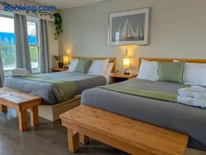 Lake view studio for 4 people with Free parking & WiFi - Image 3