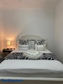 The Bradburry Room -MAN ONLY - Image 4