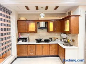 1Bedroom Hall and Kitchen Entire Flat Main ISB - Image 3