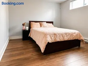 2BR Suite Sleeps 5 Near Montreal - Image 2