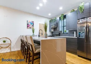 Luxury 5 bedroom villa with private Rooftop - Image 2