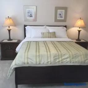 Vancouver Pacific Guest House - Image 1