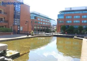 Double Room in a Cozy shared apartment, Custom House Harbour Apartments - Image 2